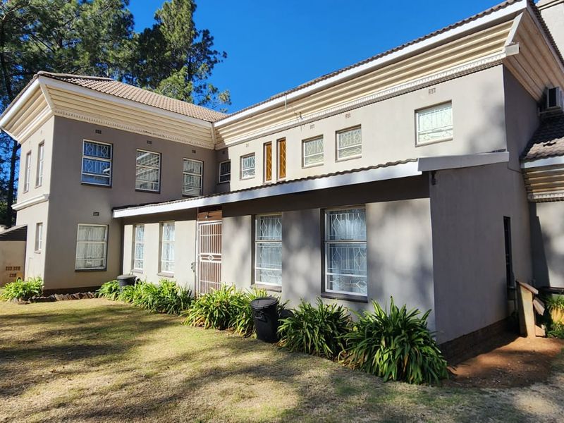 Step into a Riverfront Paradise Escape to tranquility in this EXCLUSIVE RIVERFRONT HAVEN. - Photo 5