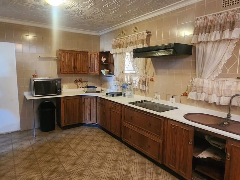 Step into a Riverfront Paradise Escape to tranquility in this EXCLUSIVE RIVERFRONT HAVEN. - Photo 10