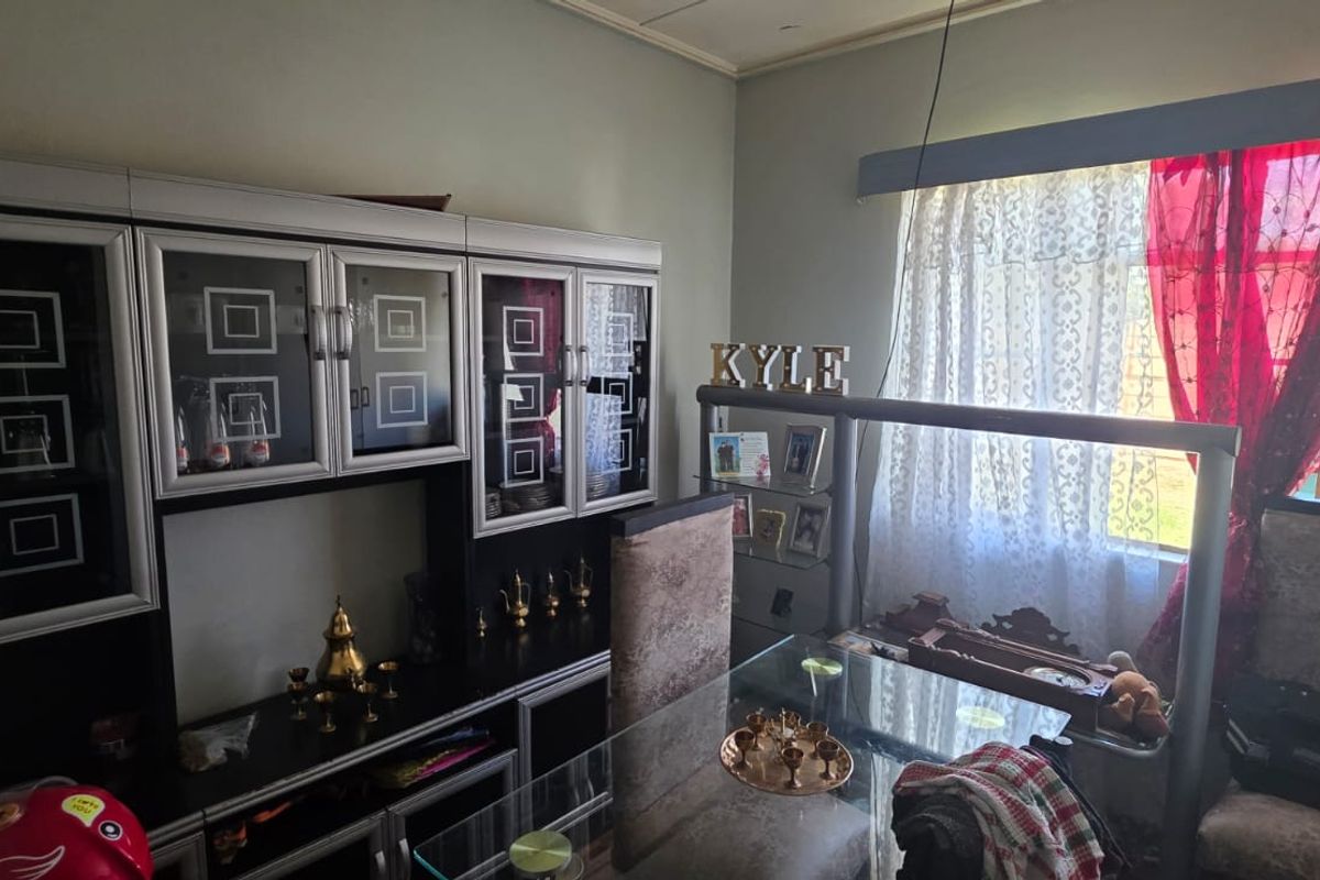 PERFECT STARTER HOME WITH FULL SOLAR!! - Photo 5