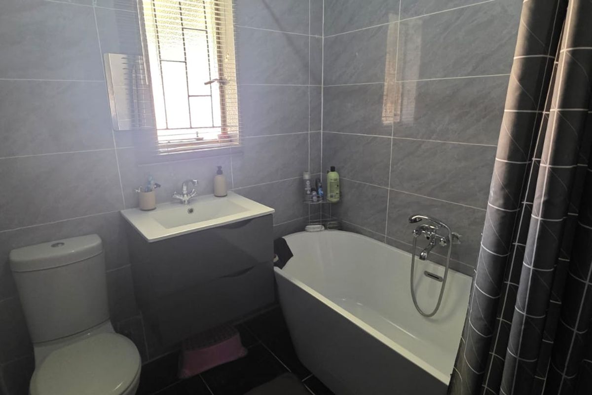 PERFECT STARTER HOME WITH FULL SOLAR!! - Photo 4