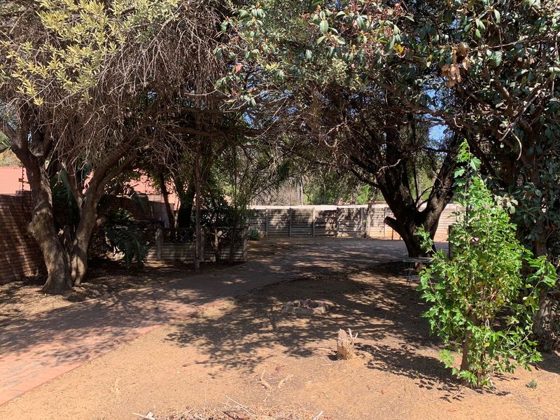 Prime Commercial Property in Pretoria North - Photo 10