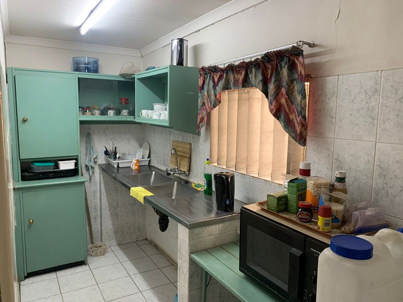 Prime Commercial Property in Pretoria North - Photo 7