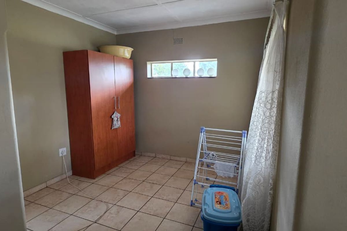 Perfect starter house for a perfect price! - Photo 2