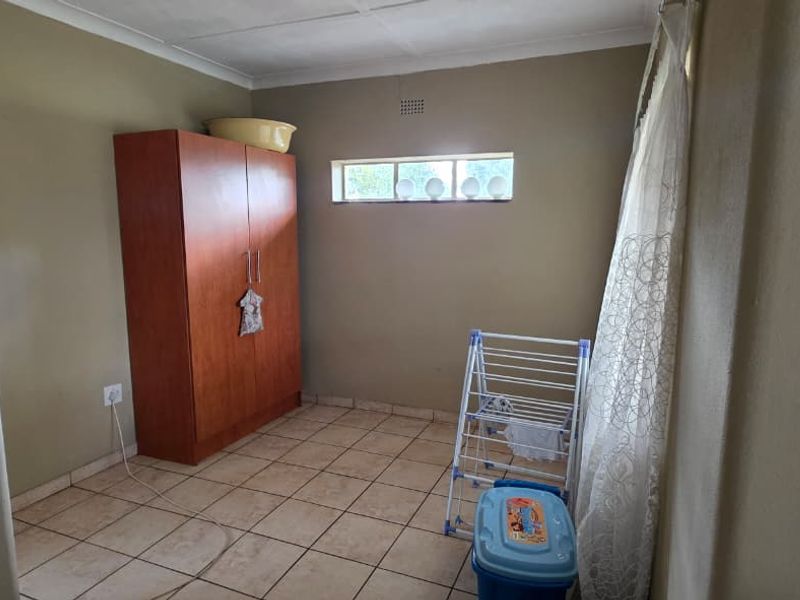 Perfect starter house for a perfect price! - Photo 2