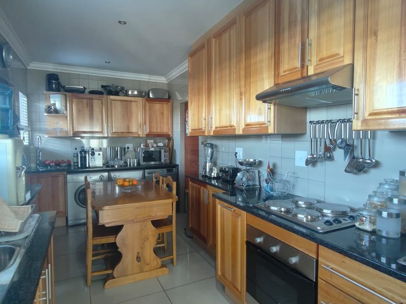 Exquisite unit in a tranquil environment complex located in S.E 3 - Photo 9