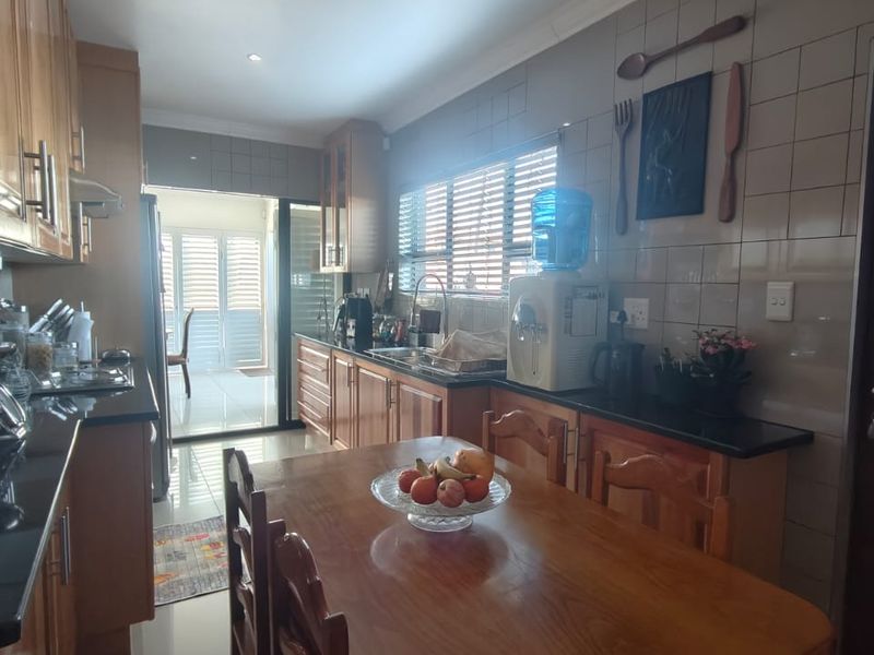 Exquisite unit in a tranquil environment complex located in S.E 3 - Photo 8