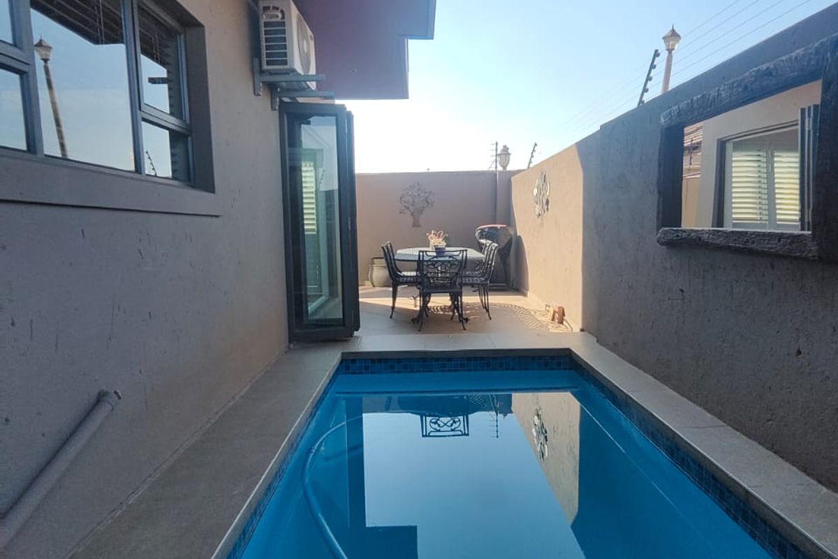 Exquisite unit in a tranquil environment complex located in S.E 3 - Photo 4