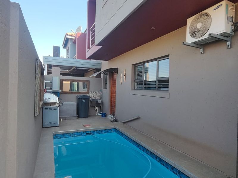 Exquisite unit in a tranquil environment complex located in S.E 3 - Photo 5