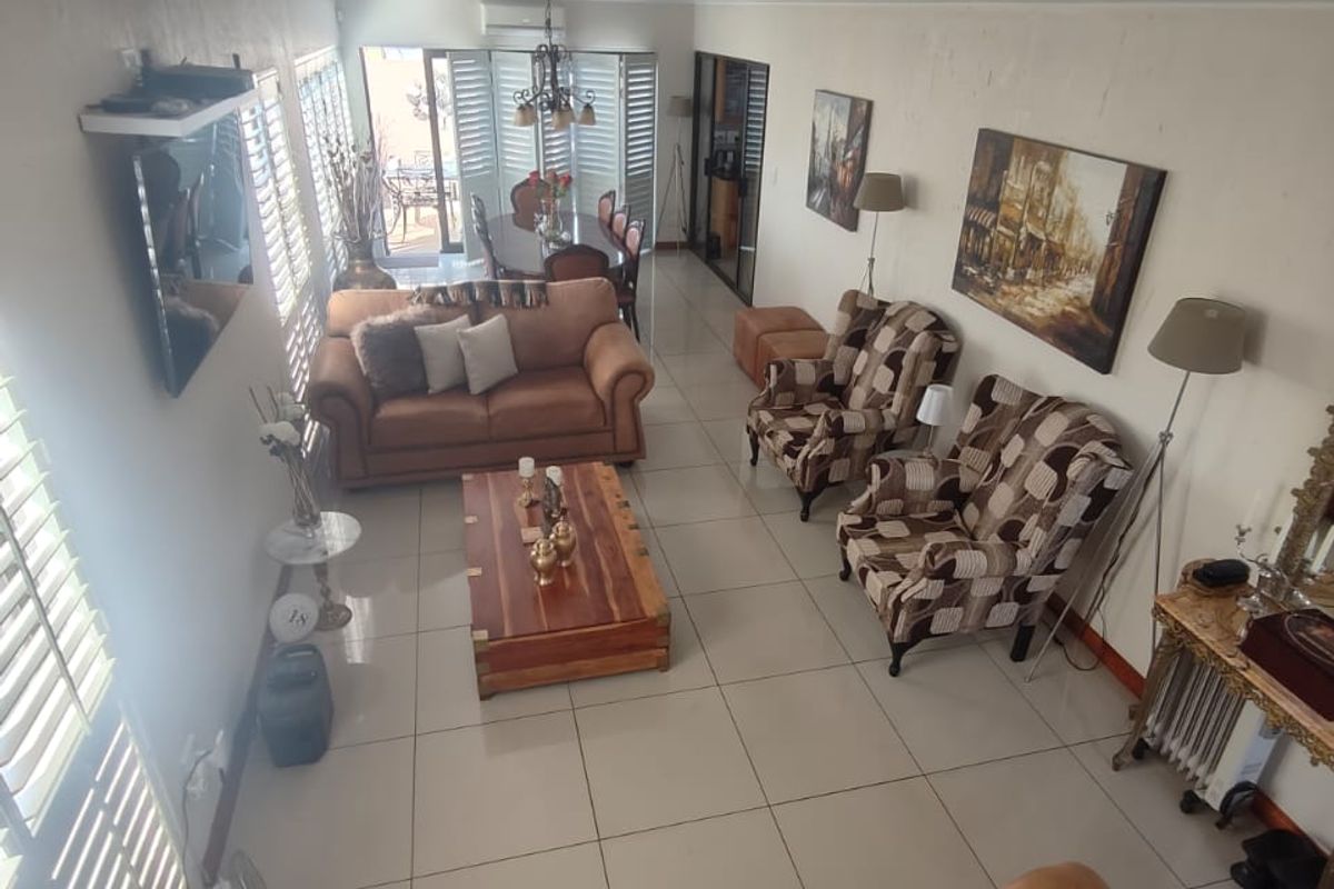Exquisite unit in a tranquil environment complex located in S.E 3 - Photo 2