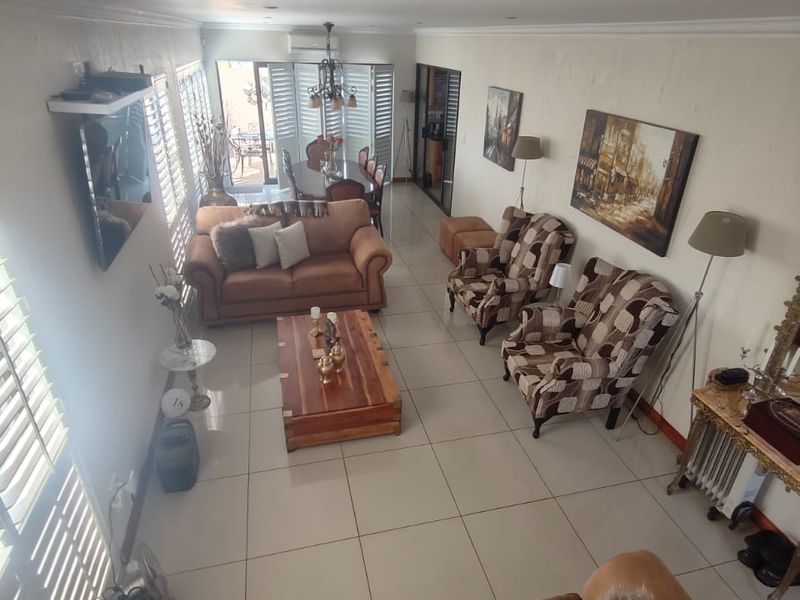 Exquisite unit in a tranquil environment complex located in S.E 3 - Photo 2