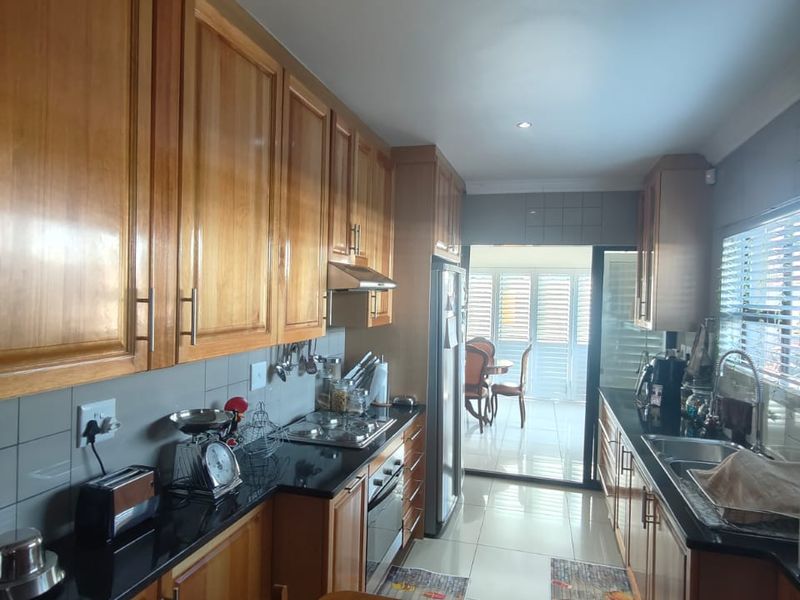 Exquisite unit in a tranquil environment complex located in S.E 3 - Photo 10