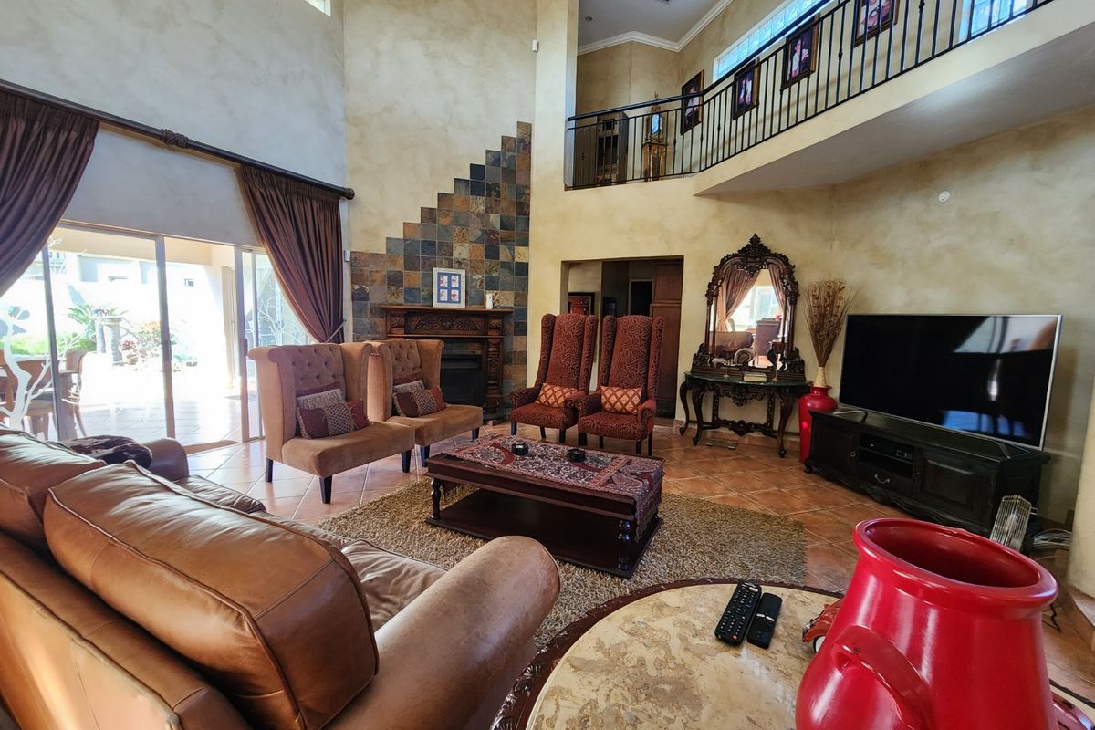 Luxurious 4-Bedroom Home in Bendor Village Polokwane - Photo 2