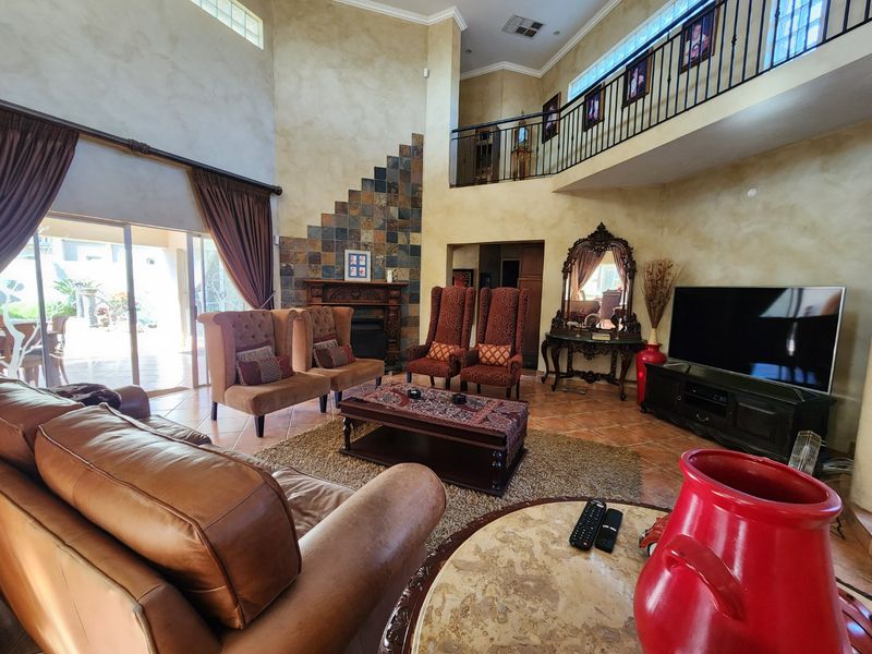Luxurious 4-Bedroom Home in Bendor Village Polokwane - Photo 2