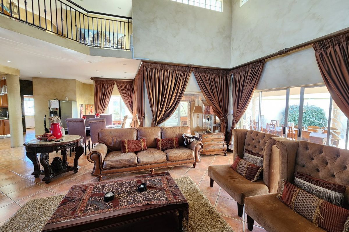 Luxurious 4-Bedroom Home in Bendor Village Polokwane - Photo 3