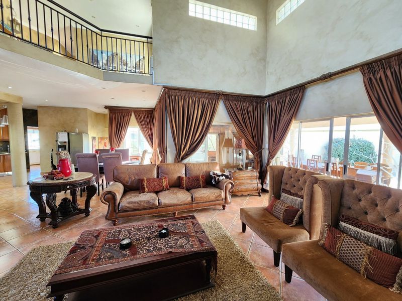 Luxurious 4-Bedroom Home in Bendor Village Polokwane - Photo 3