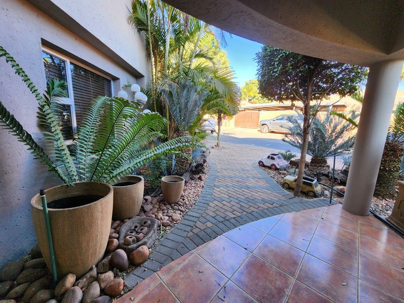 Luxurious 4-Bedroom Home in Bendor Village Polokwane - Photo 9