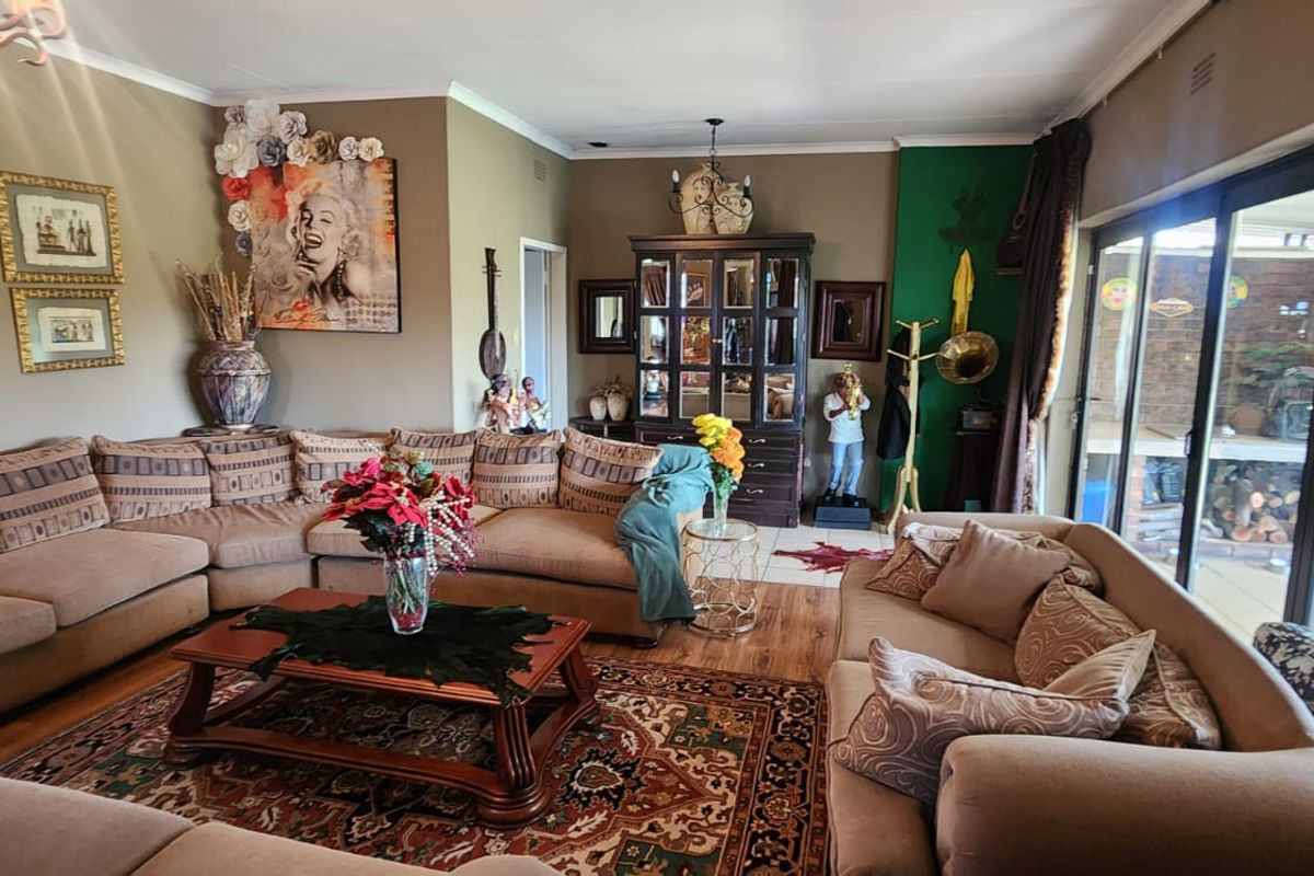 Stunning Family Oasis with Heated Pool and Entertainer’s Dream! - Photo 3