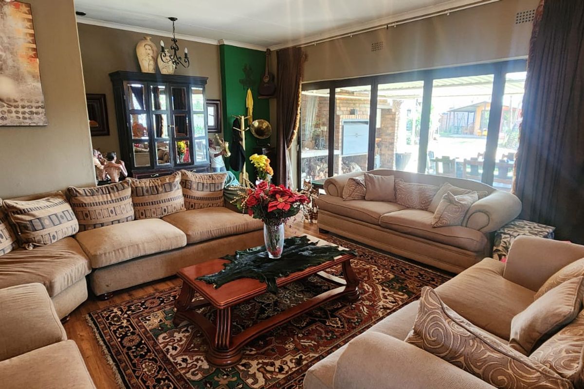 Stunning Family Oasis with Heated Pool and Entertainer’s Dream! - Photo 2