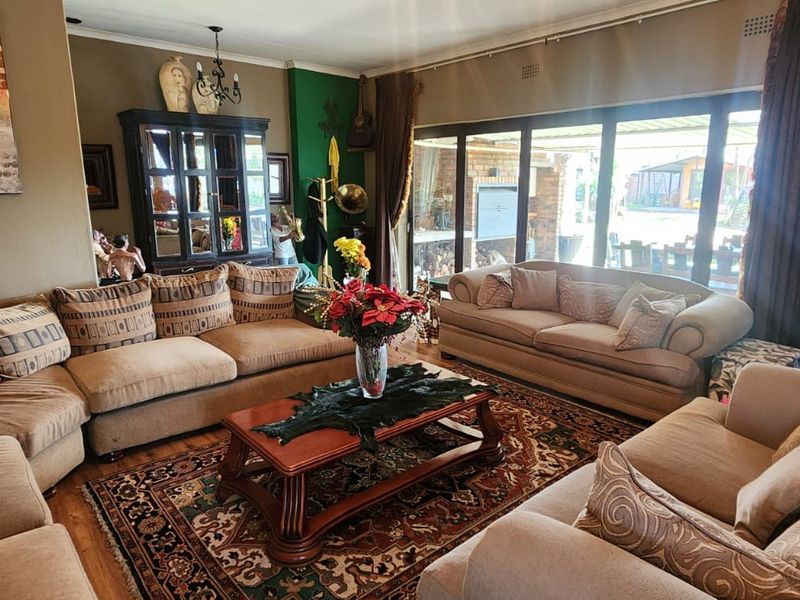 Stunning Family Oasis with Heated Pool and Entertainer’s Dream! - Photo 2