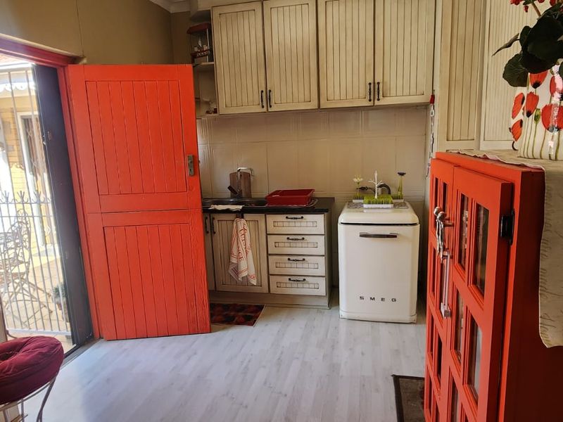 Stunning Family Oasis with Heated Pool and Entertainer’s Dream! - Photo 10