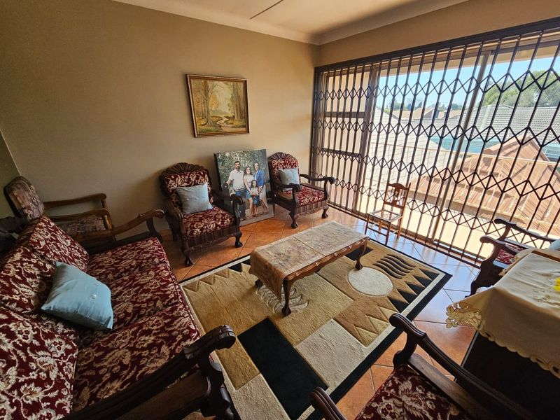 *Magnificent Property for Sale in Risiville* - Photo 6