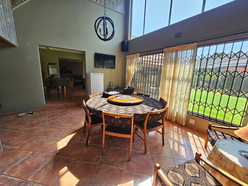 *Magnificent Property for Sale in Risiville* - Photo 5