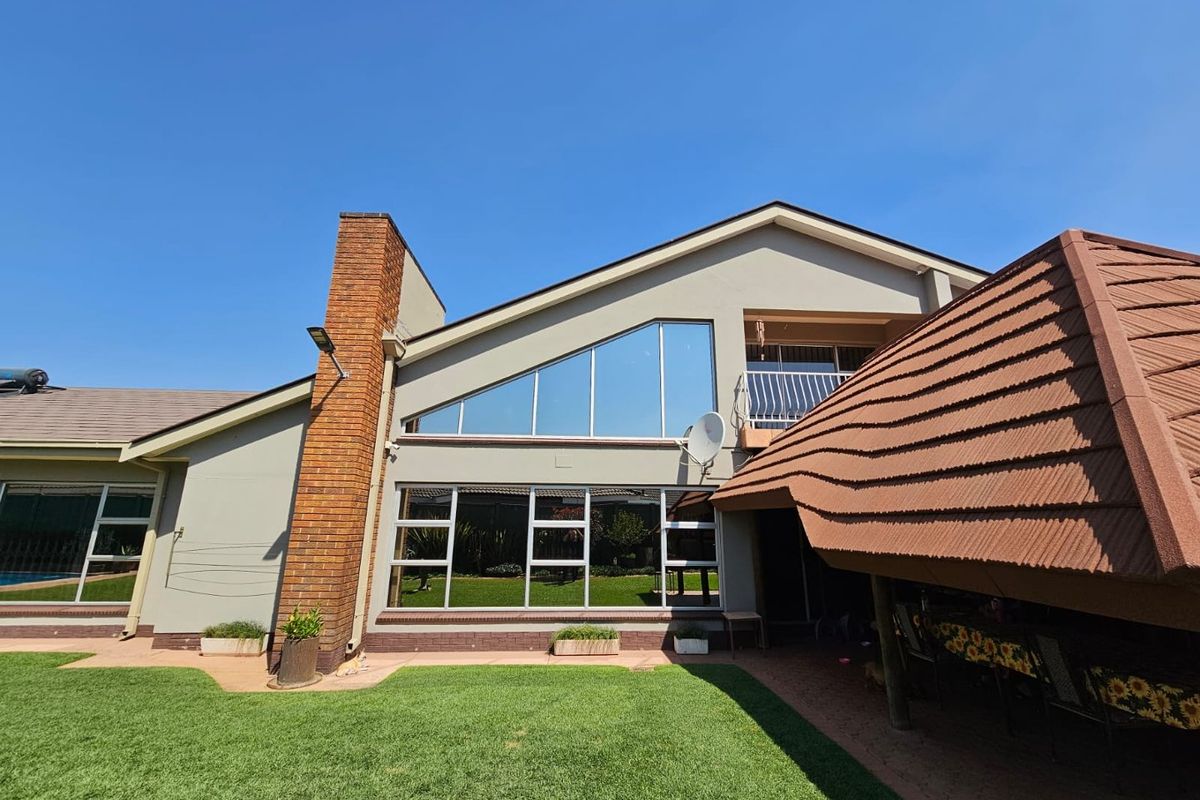 *Magnificent Property for Sale in Risiville* - Photo 2