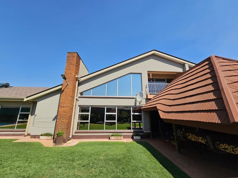 *Magnificent Property for Sale in Risiville* - Photo 2