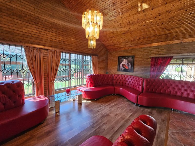 *Magnificent Property for Sale in Risiville* - Photo 8