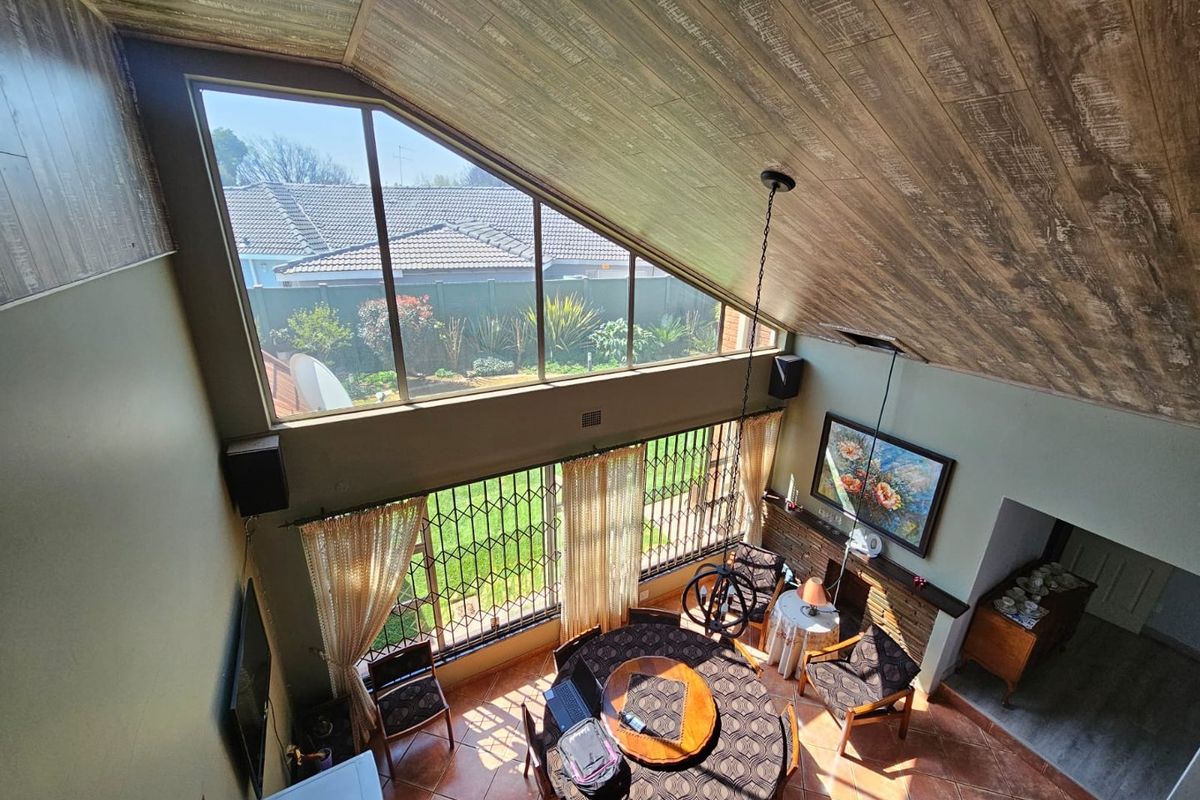 *Magnificent Property for Sale in Risiville* - Photo 3