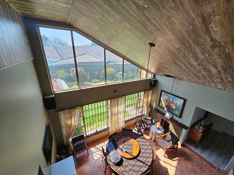 *Magnificent Property for Sale in Risiville* - Photo 3