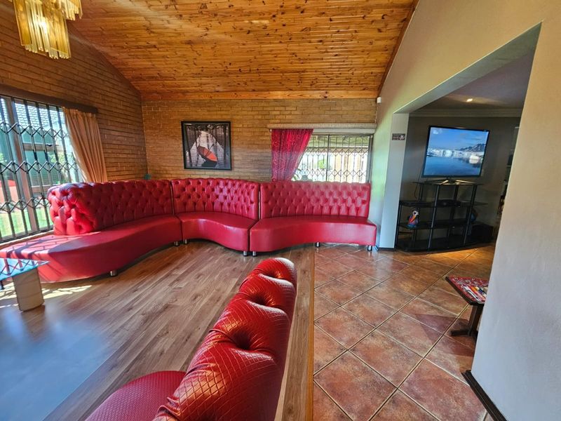 *Magnificent Property for Sale in Risiville* - Photo 9