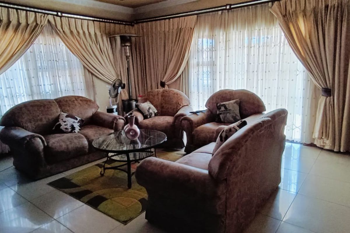 Exclusive 3-Bedroom home, where modern elegance meets practical living - Photo 5