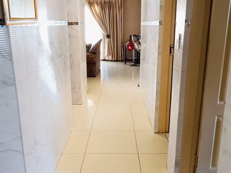 Exclusive 3-Bedroom home, where modern elegance meets practical living - Photo 8
