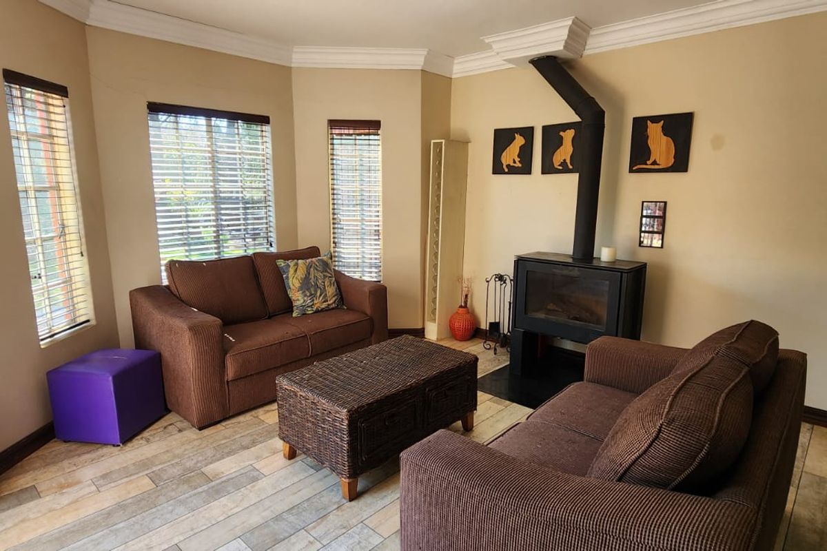 In The Prime Location Of SW 5 Proper You Will Find The Majestic House Covered By Trees - Photo 4