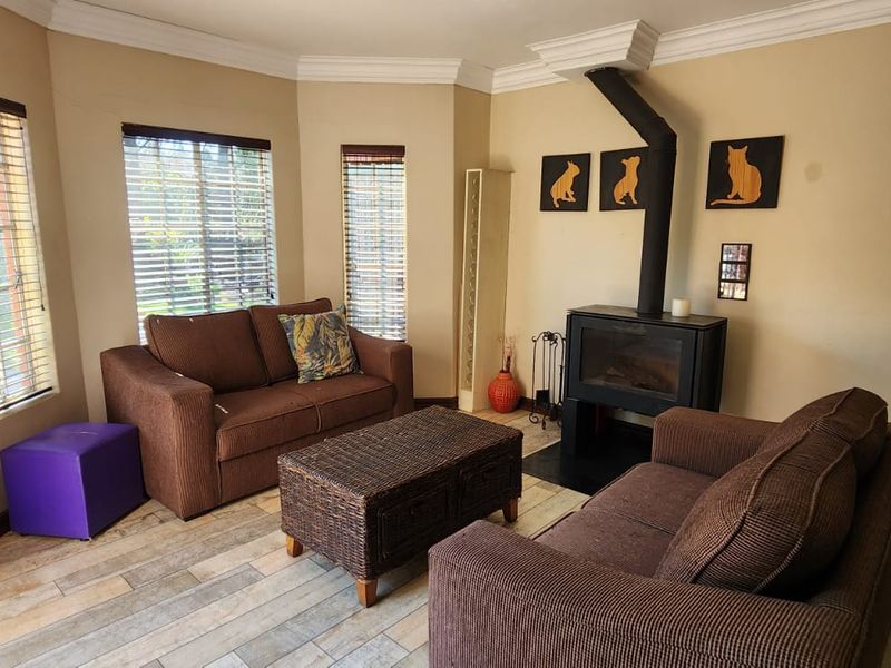 In The Prime Location Of SW 5 Proper You Will Find The Majestic House Covered By Trees - Photo 4