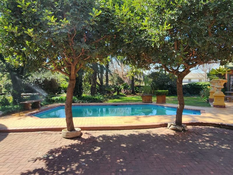 In The Prime Location Of SW 5 Proper You Will Find The Majestic House Covered By Trees - Photo 8