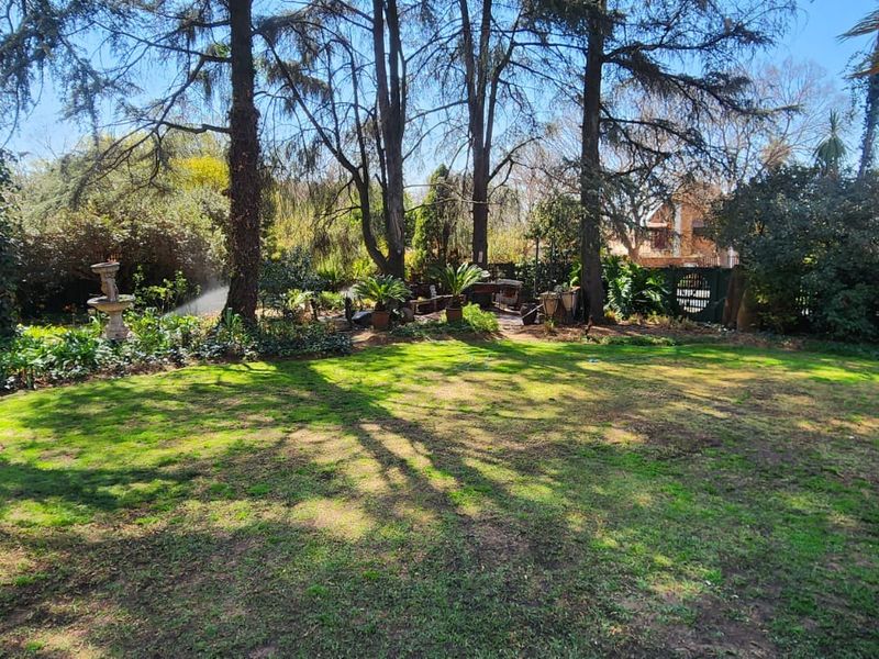 In The Prime Location Of SW 5 Proper You Will Find The Majestic House Covered By Trees - Photo 7