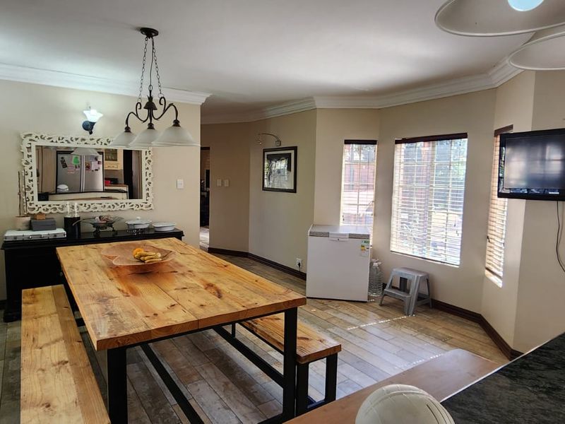 In The Prime Location Of SW 5 Proper You Will Find The Majestic House Covered By Trees - Photo 6