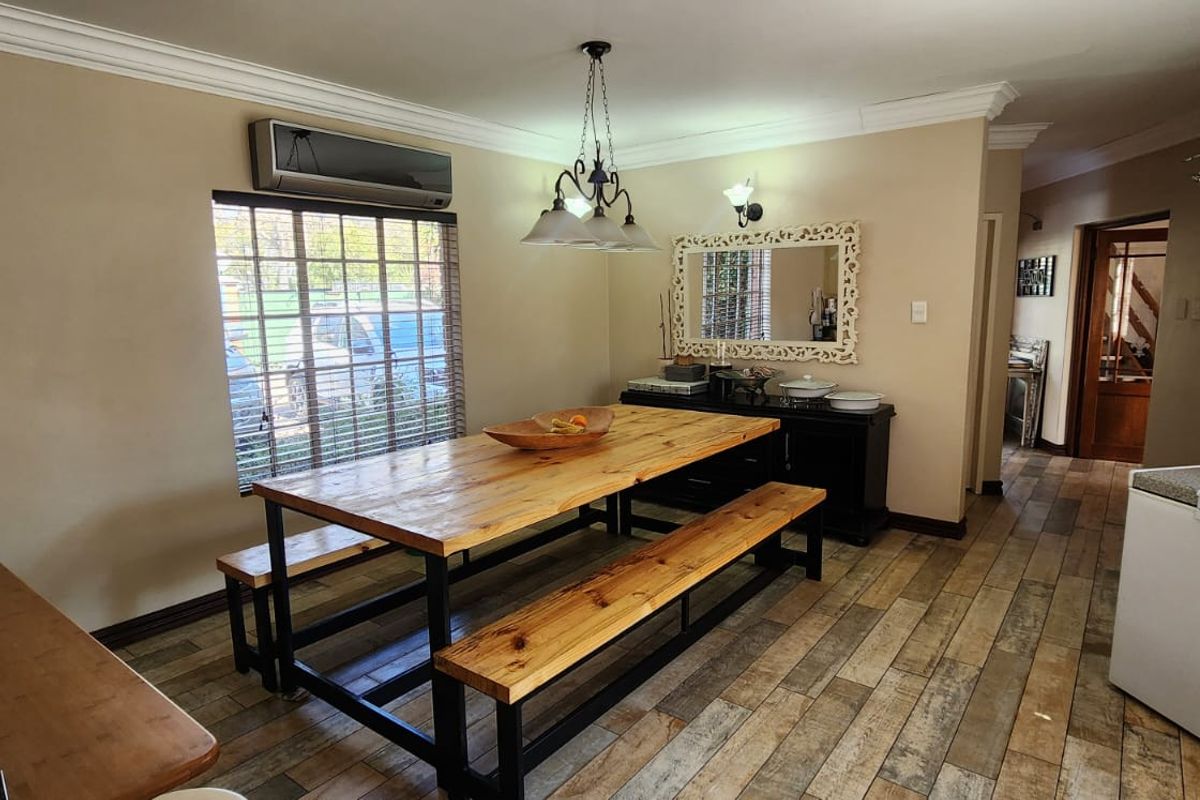 In The Prime Location Of SW 5 Proper You Will Find The Majestic House Covered By Trees - Photo 3