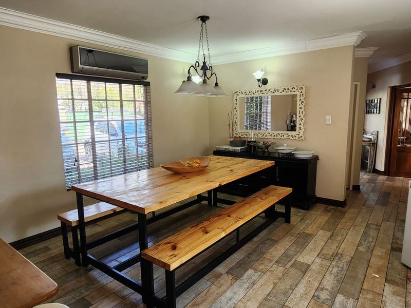 In The Prime Location Of SW 5 Proper You Will Find The Majestic House Covered By Trees - Photo 3