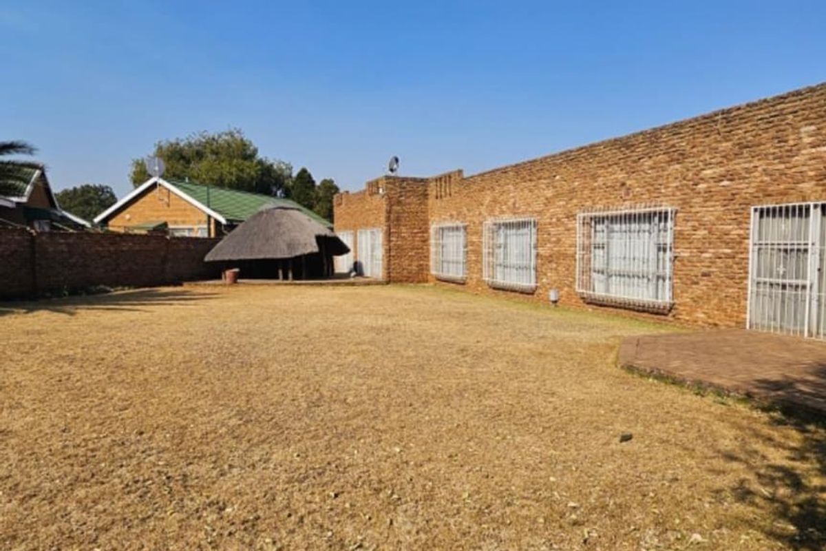 Spacious 4 Bedroom house for Sale!! - Photo 3