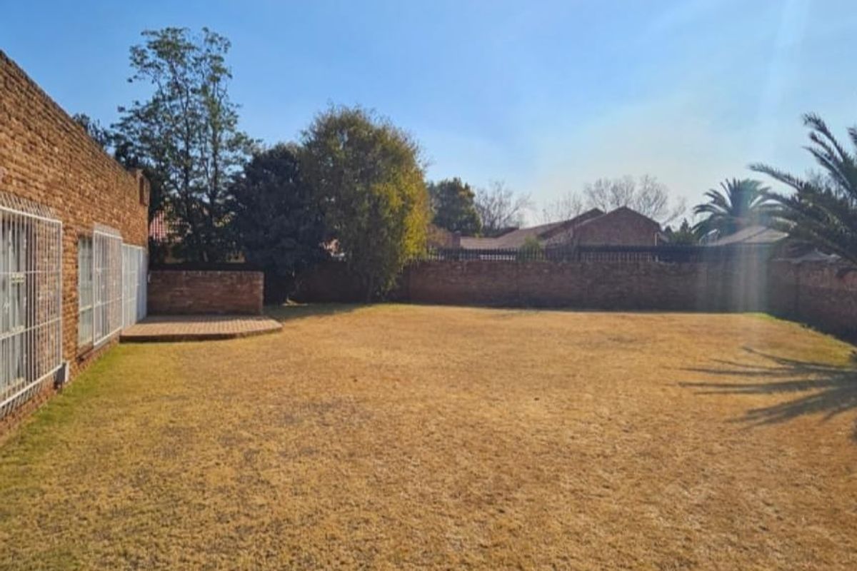 Spacious 4 Bedroom house for Sale!! - Photo 4