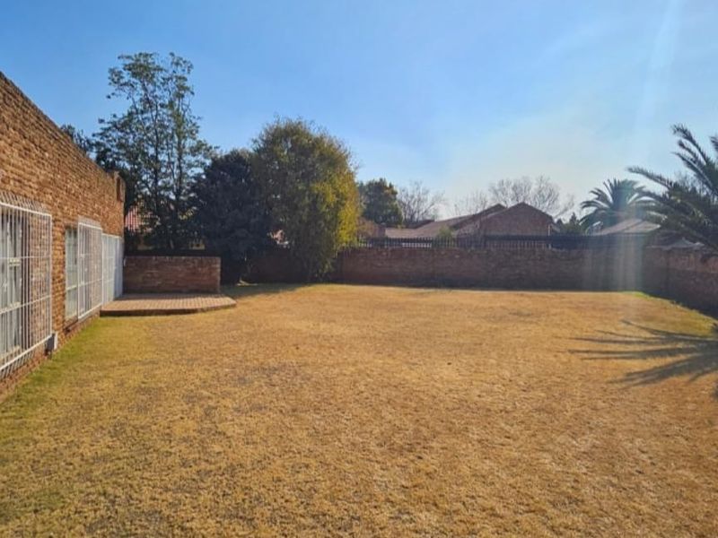 Spacious 4 Bedroom house for Sale!! - Photo 4