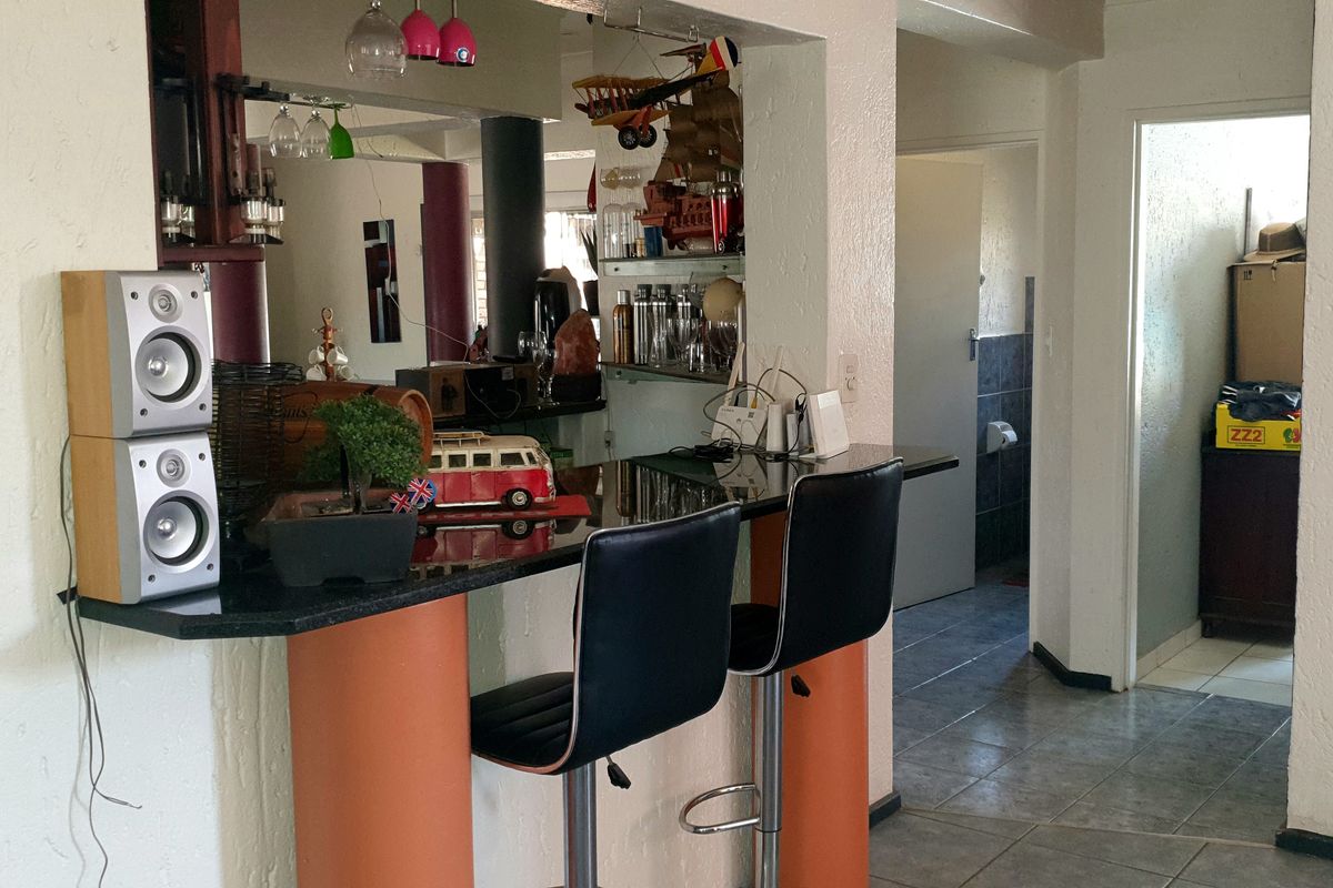 8 Bedroom, 5 bathrooms House for Sale in Dalpark 1 - Photo 5