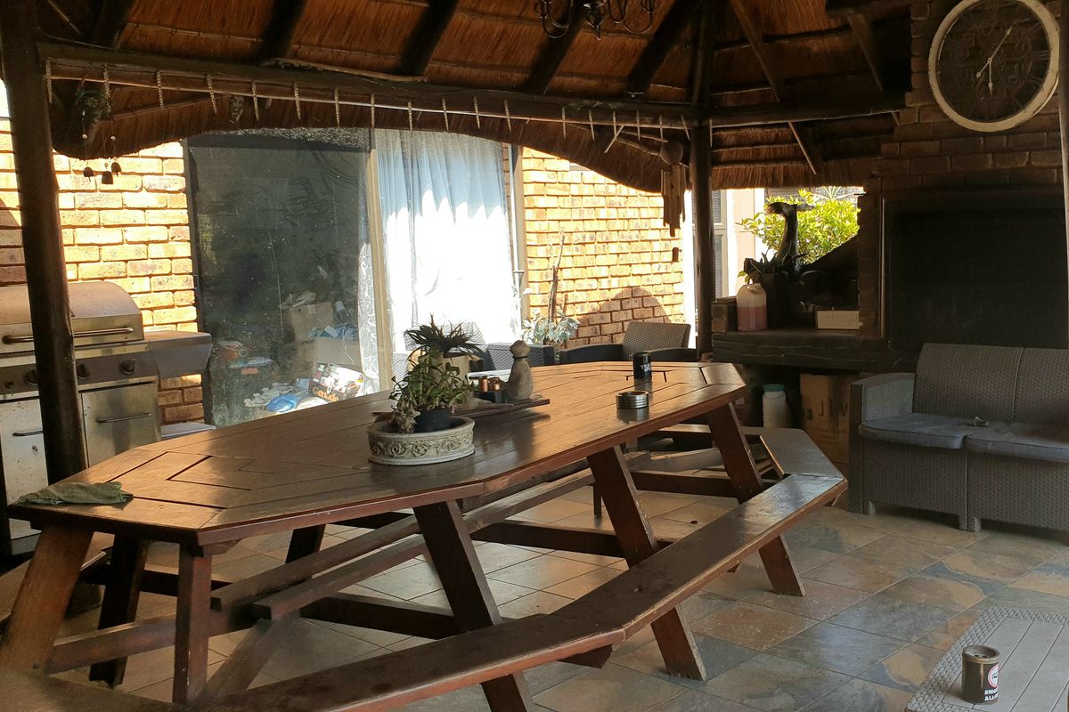 8 Bedroom, 5 bathrooms House for Sale in Dalpark 1 - Photo 3