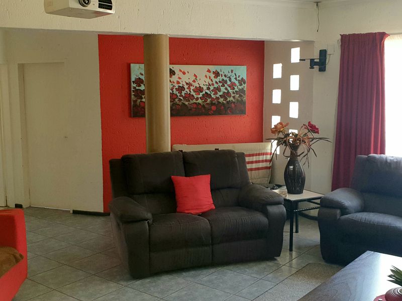 8 Bedroom, 5 bathrooms House for Sale in Dalpark 1 - Photo 10