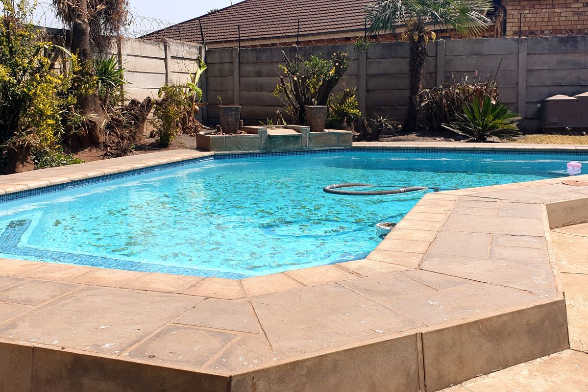 8 Bedroom, 5 bathrooms House for Sale in Dalpark 1 - Photo 2