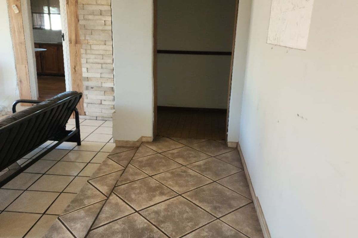 House For Sale In Vereeniging - Photo 3