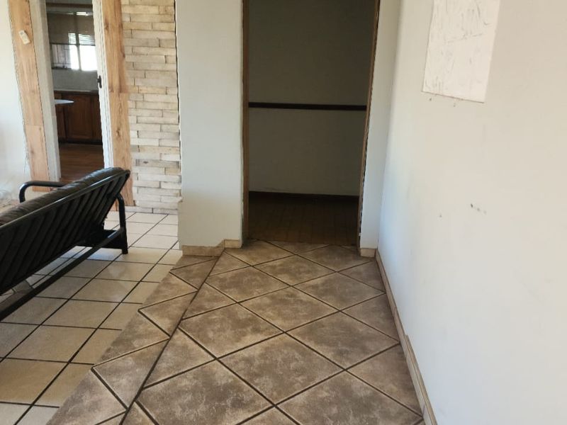 House For Sale In Vereeniging - Photo 3